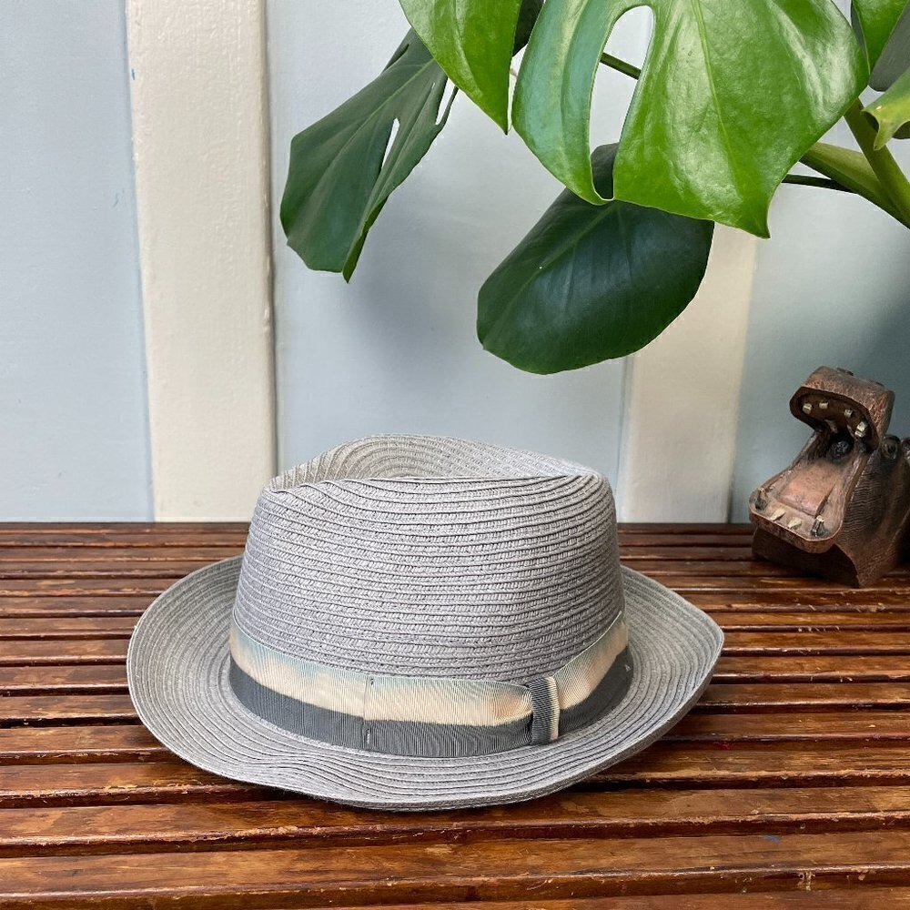 NWT Saks Fifth Avenue Grey Straw Fedora with Ombre Hat Band